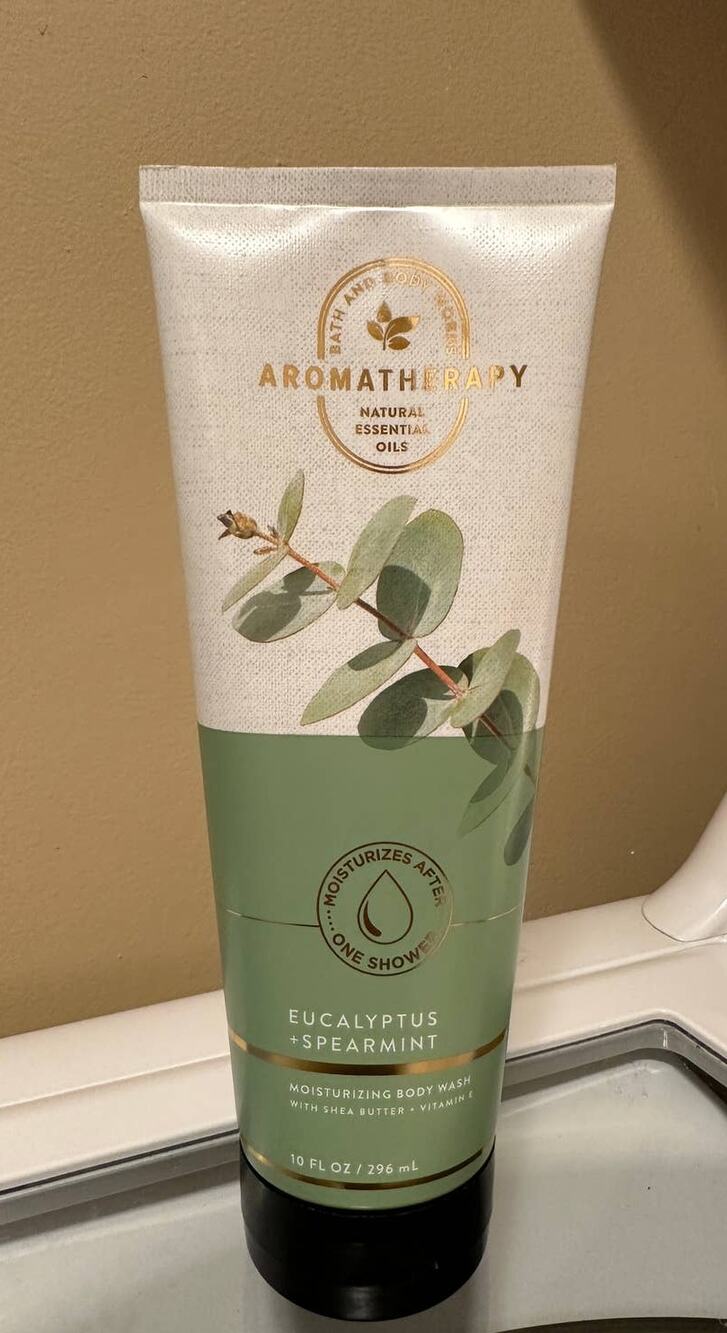 Bath & Body Works Aromatherapy Eucalyptus & Spearment Body Wash 10 oz